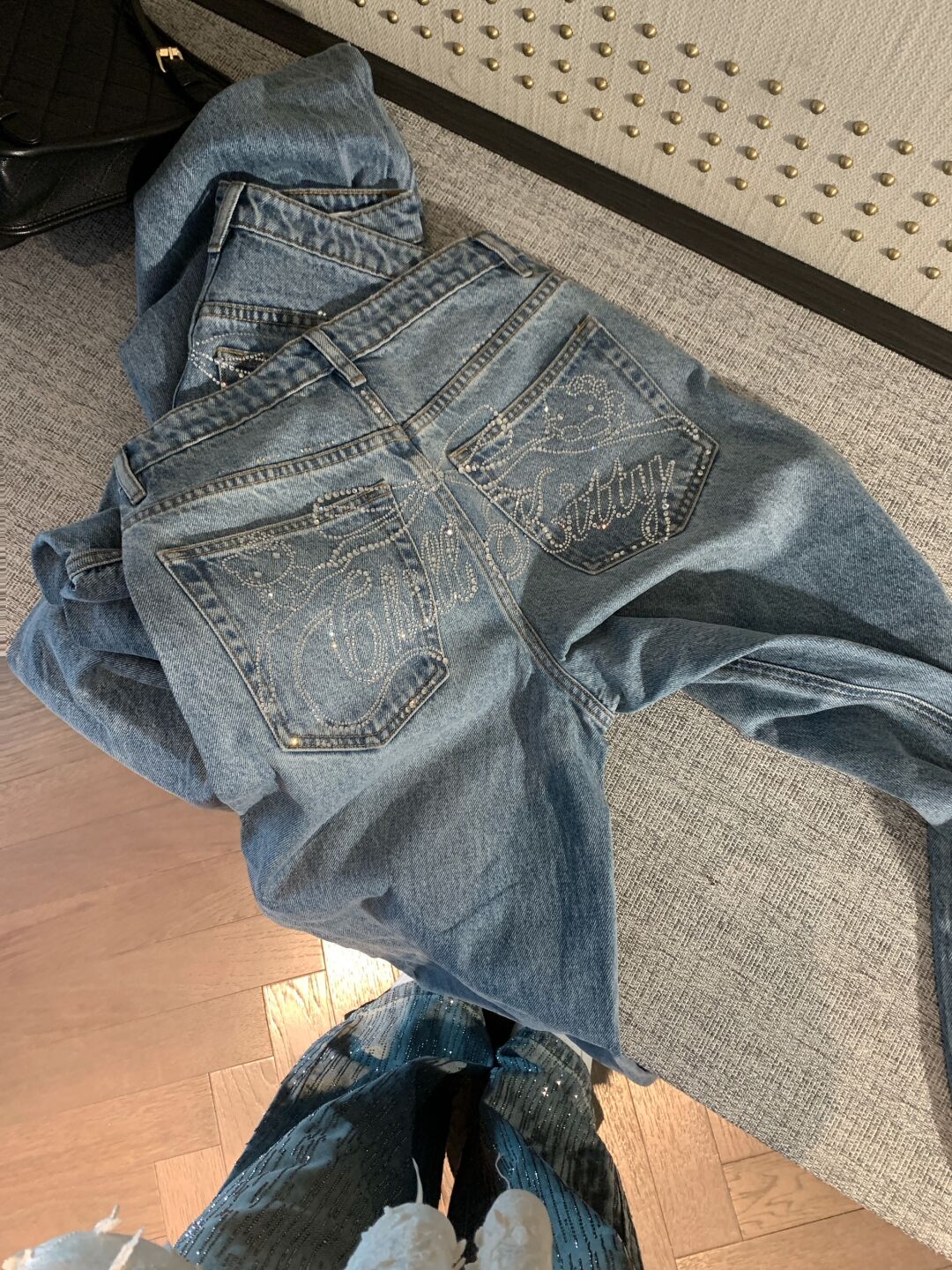 Hellokitty Handemade Rhinestone Jeans Denim Pants Sparkle Jeans Studded Bling Pants with Diamonds