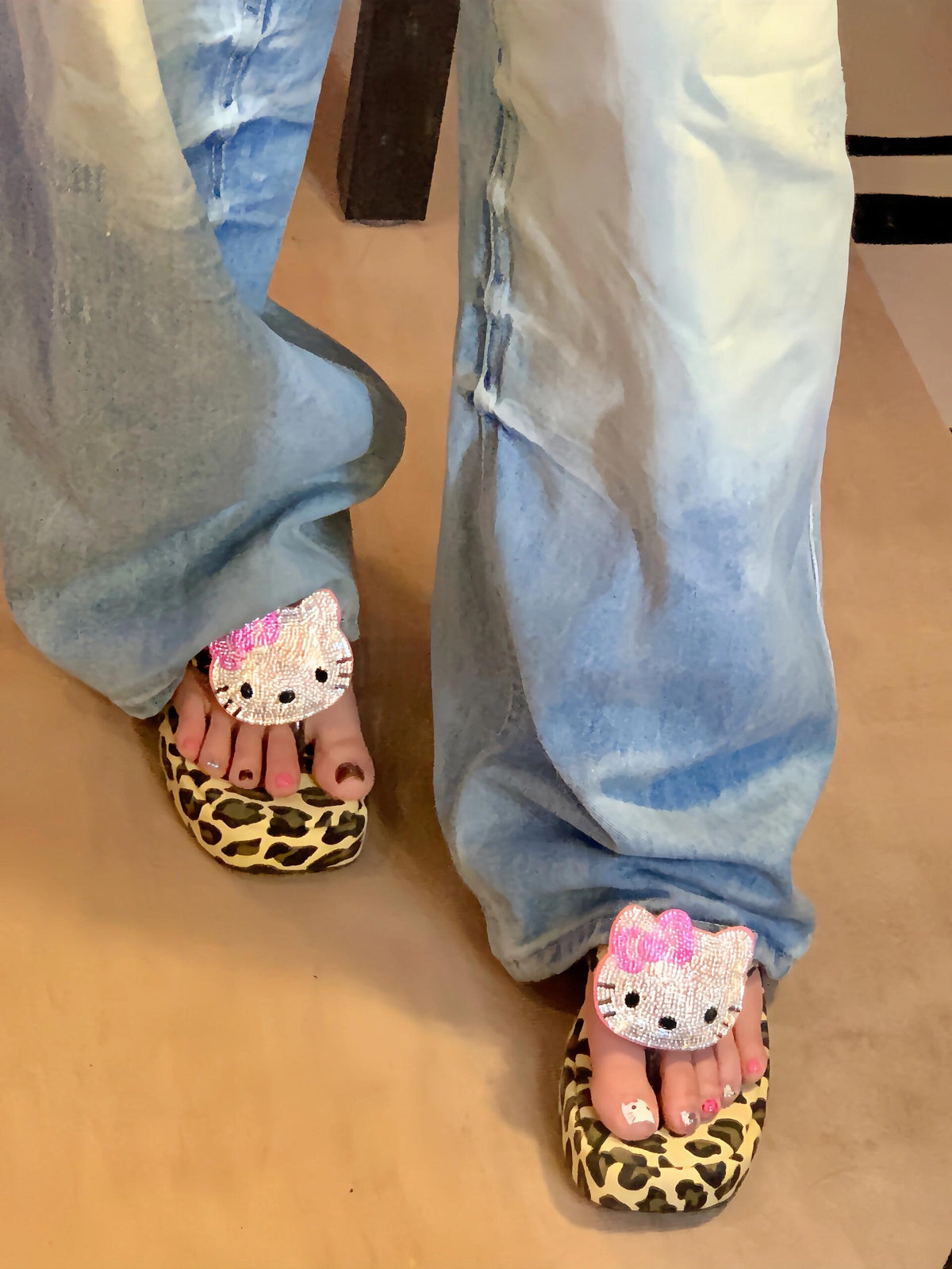 Hellokitty Handmade Rhinestone Leopard Print Paltfrom Sandals Flip Flops