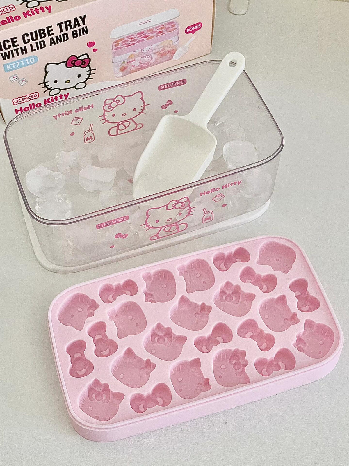 Hellokitty Shape Ice Cube Tray with Lid and Bin (with Scoop)