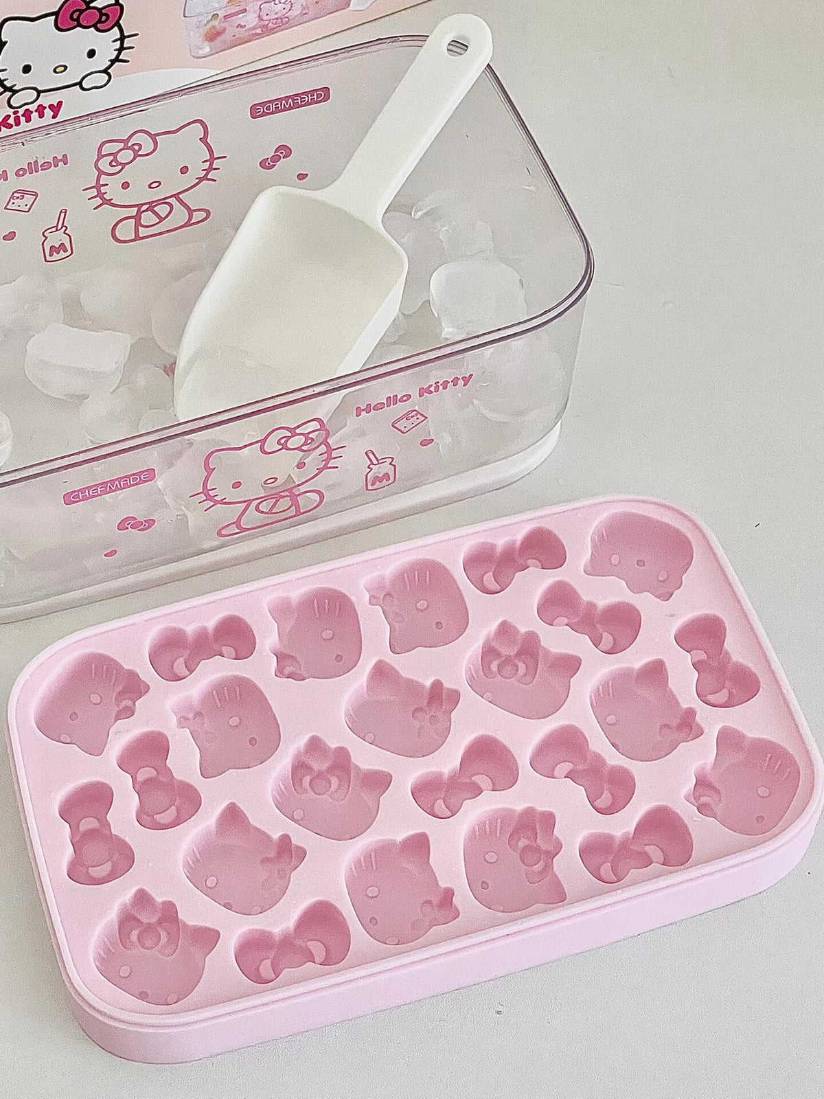 Hellokitty Shape Ice Cube Tray with Lid and Bin (with Scoop)